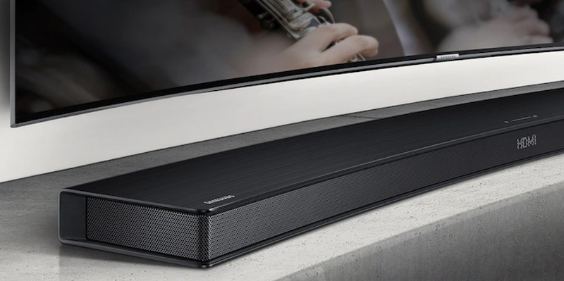 Esempio soundbar curva che segue forma TV