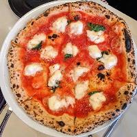 Pizza Margherita  | Wikimedia Commons