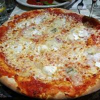 Pizza Quattro Formaggi  | Wikimedia Commons