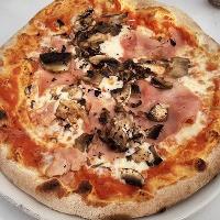 Pizza Prosciutto e Funghi  | Wikimedia Commons